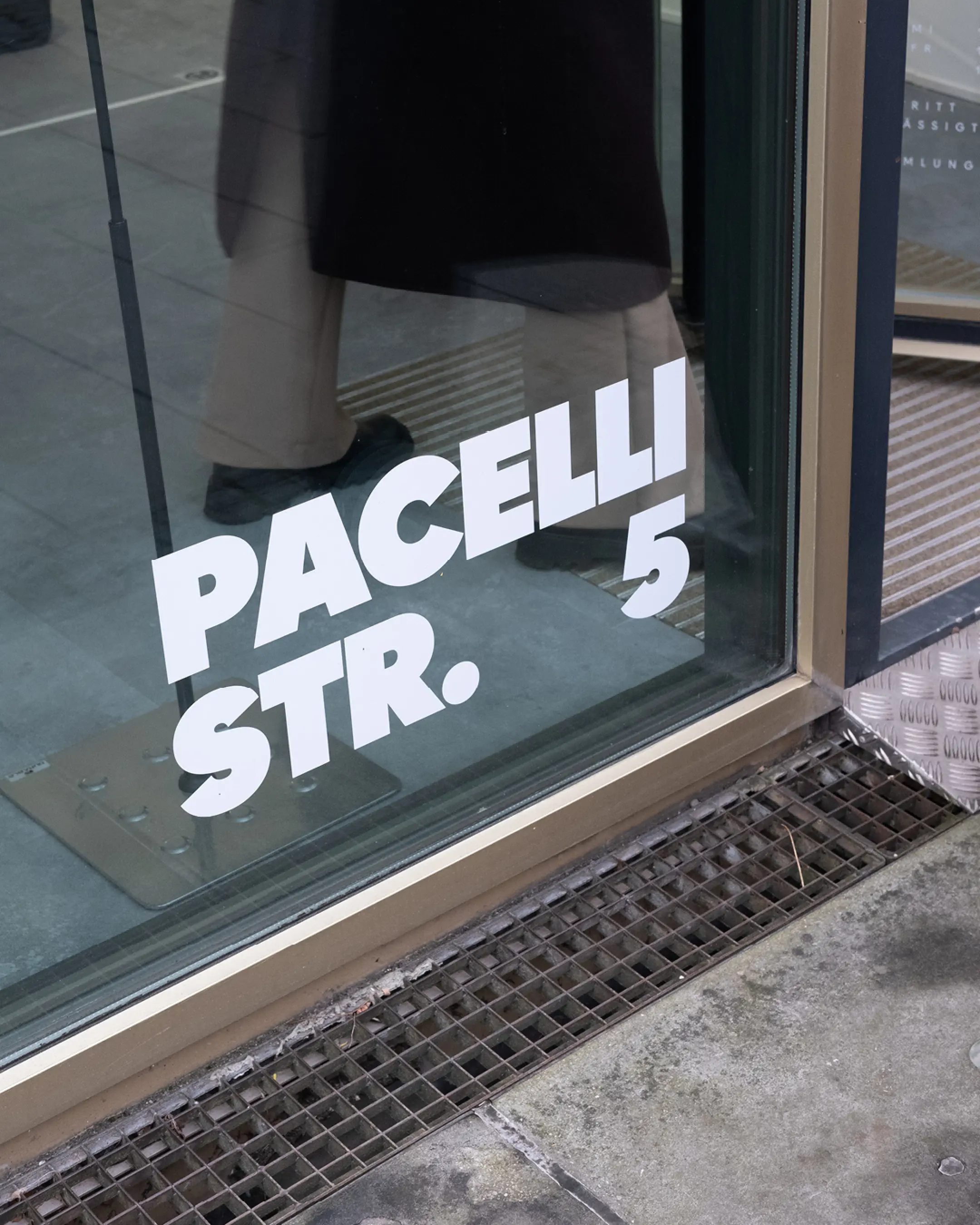 Das Schaufenster: Branding und Design für Sammlung Goetz in München